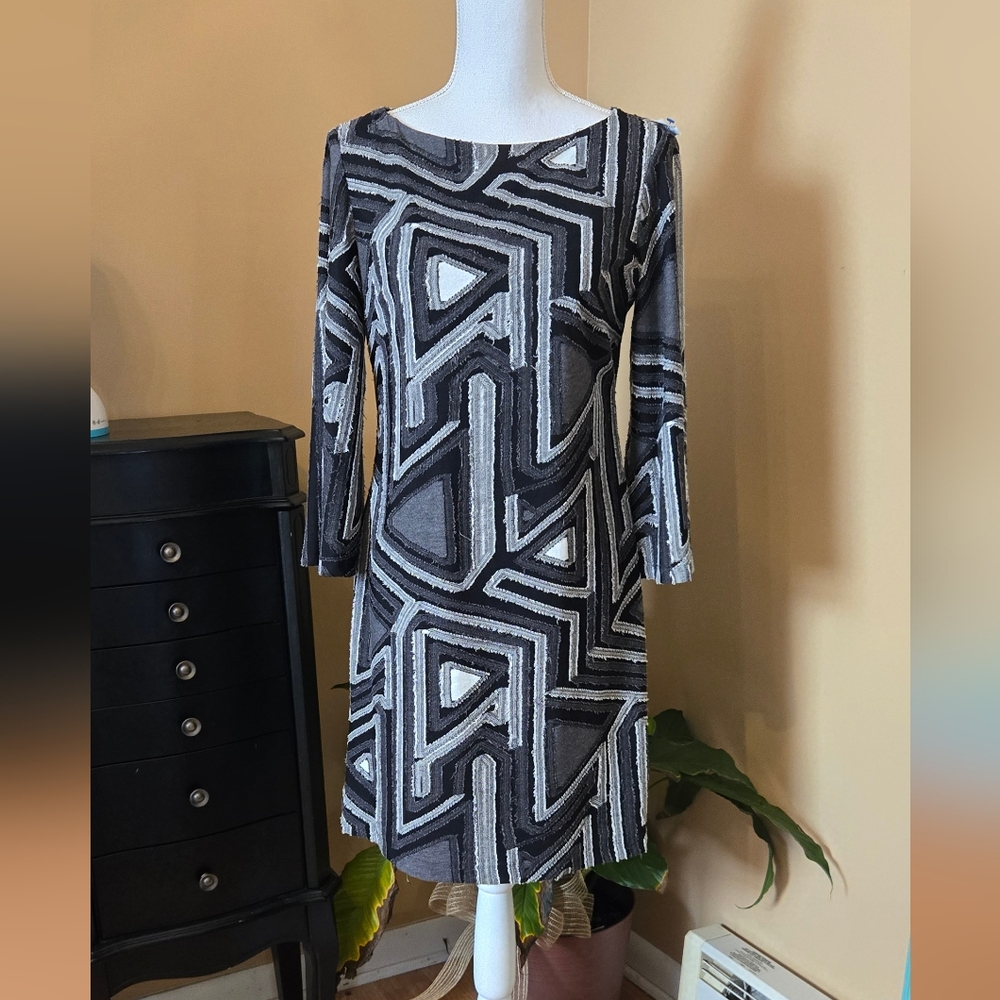 Muse. Size 6. Textured black and gray dress.
